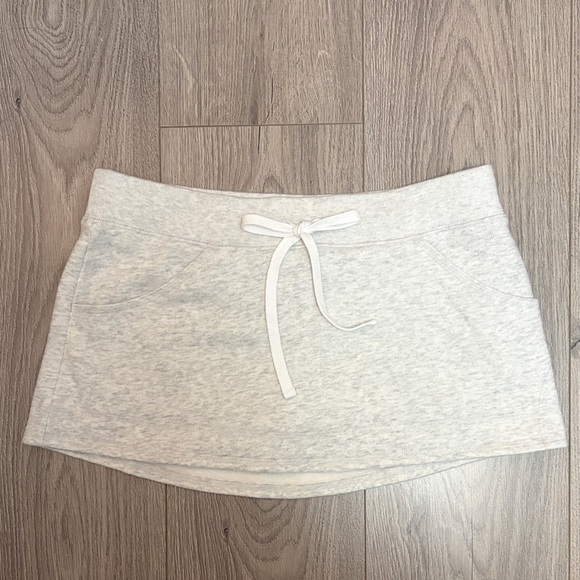 Hollister Low Rise Fleece Mini Skirt/Skort with Drawstring - Picture 2 of 5